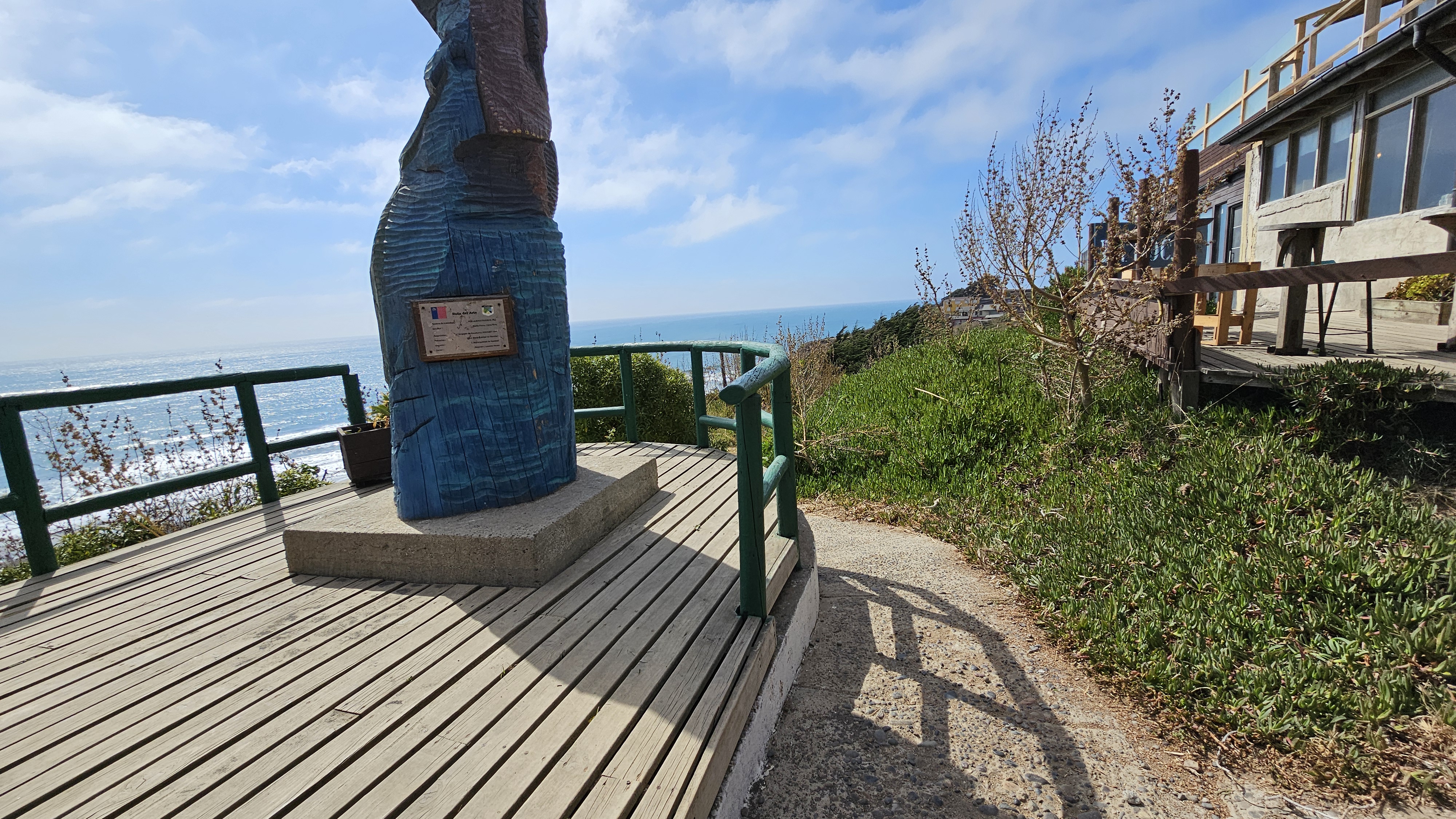 Fotografía del sendero cercano a la estatua del mirador